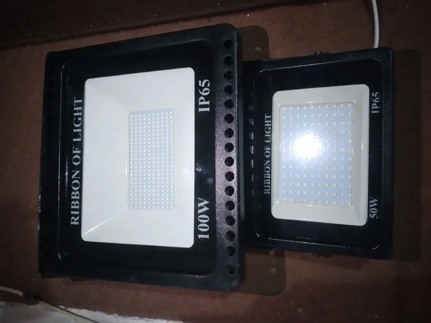 پرژکتور ۵۰ و۱۰۰ وات لامپ استوانه ای|لامپ و چراغ|تاکستان, |دیوار