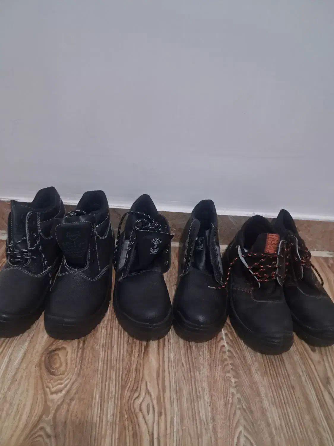 پوتین کار|کیف، کفش، کمربند|مسجد سلیمان, |دیوار