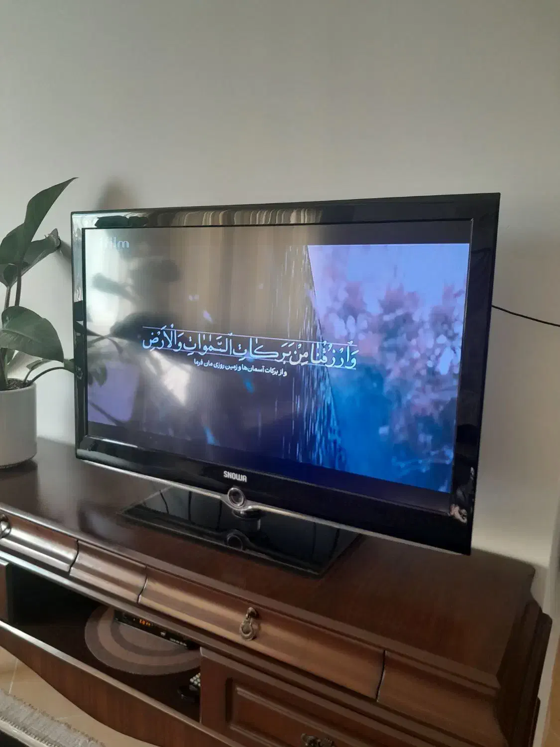 تلوزیون۴۲ ال ای دی|تلویزیون و پروژکتور|گرگان, |دیوار