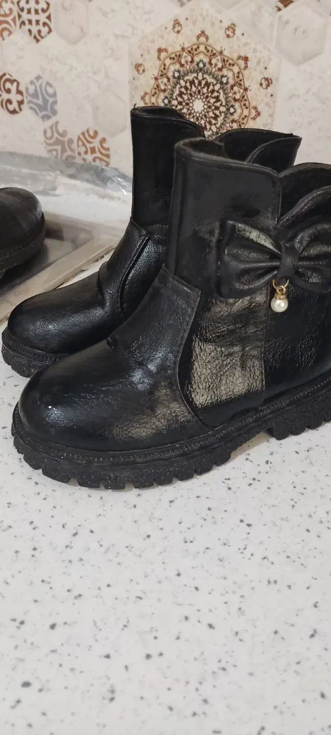 نیم بوت|کفش و لباس بچه|رشت, یخسازی|دیوار