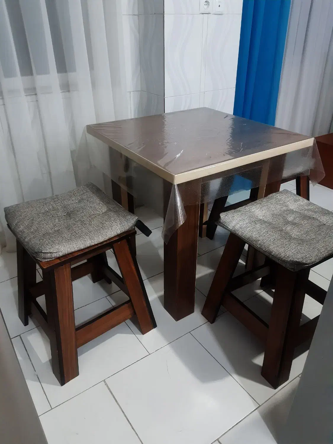 میز غذا خوری|میز و صندلی غذاخوری|فردیس, نگارستان|دیوار