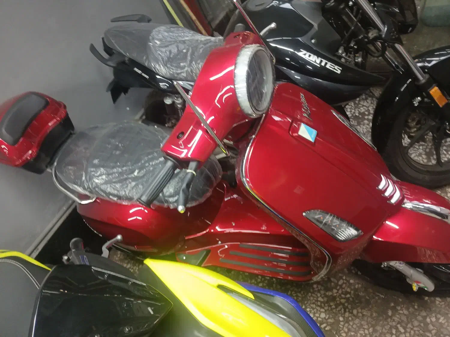 وسپا نیکتاز ۱۶۰ صفر کیلومتر ۱۴۰۴ شرایط|موتورسیکلت|اصفهان, لاله|دیوار