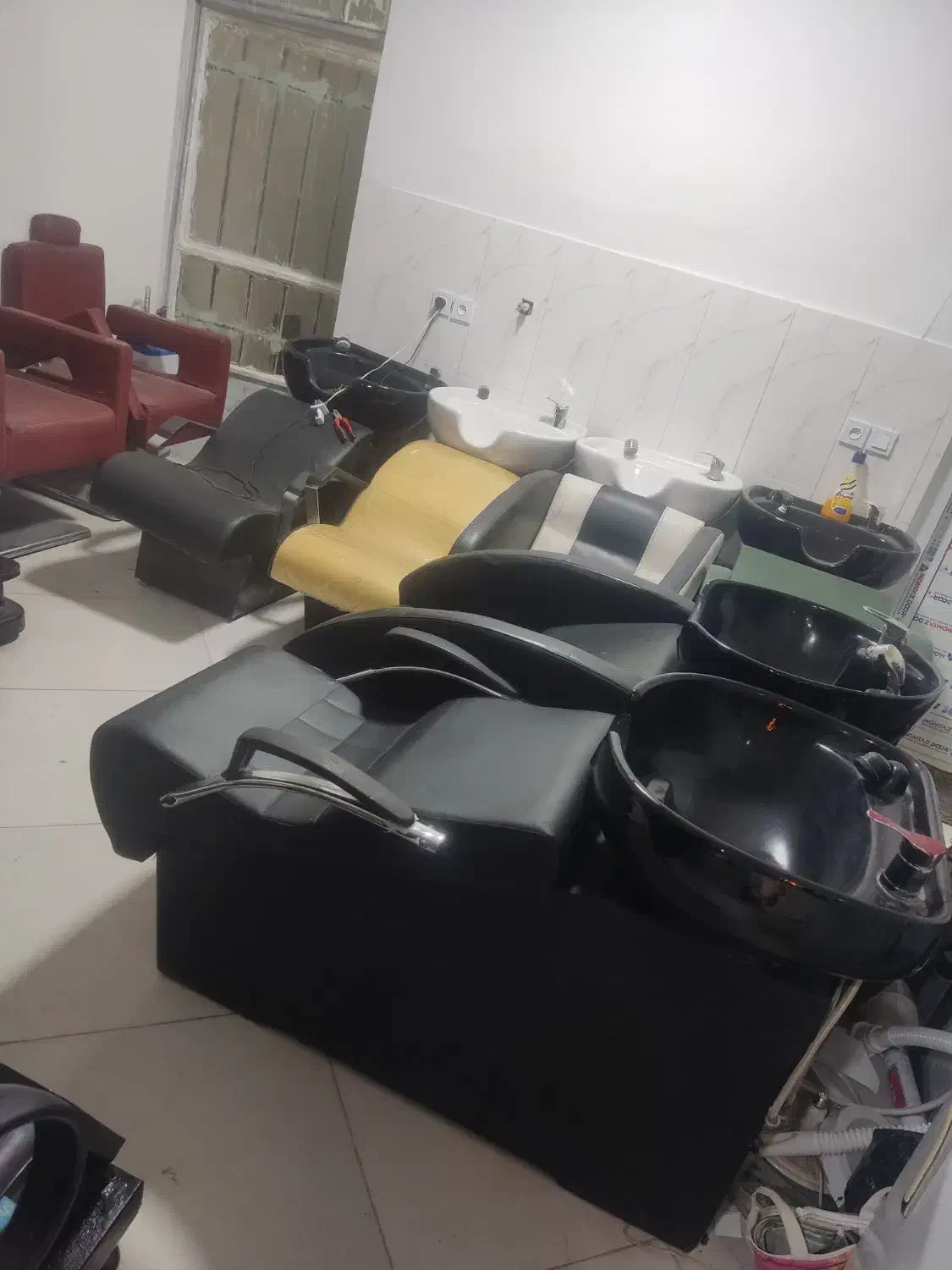 لوازم آرایشگاه .صندلی جکی پدالی.صندلی اصلاح.سرشور.|آرایشگاه و سالنهای زیبایی|مشهد, بهمن|دیوار