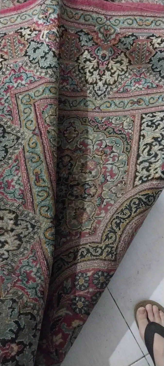 تلویزیون و میز تلویزیون و فرش|تلویزیون و پروژکتور|رشت, اسماعیل آباد|دیوار