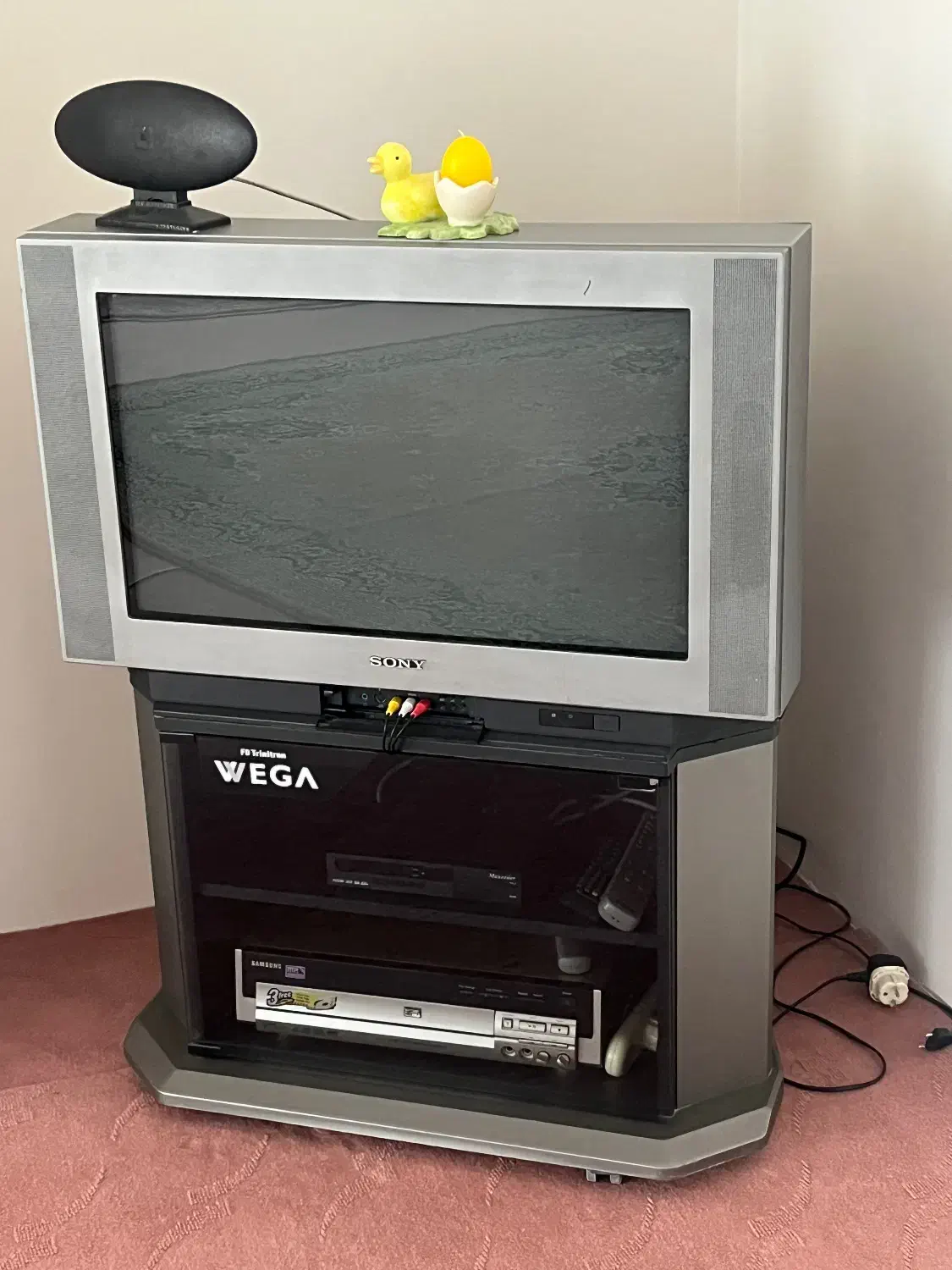 تلویزیون سونی و یک دستگاه سی دی|تلویزیون و پروژکتور|زنجان, |دیوار