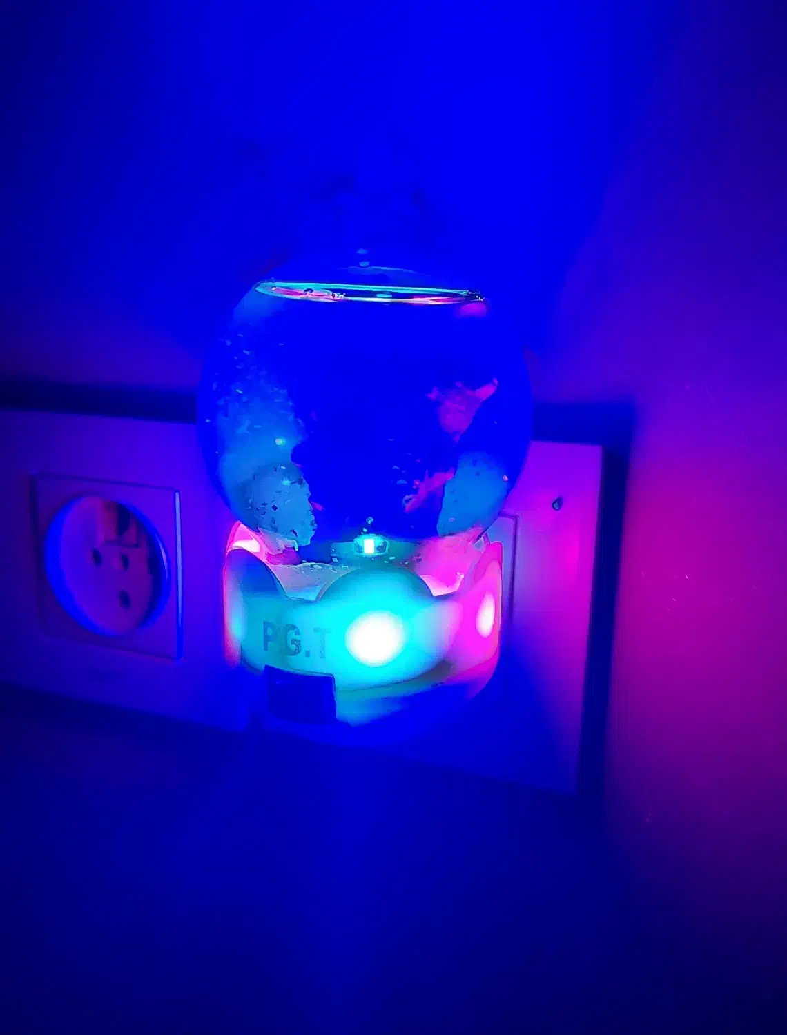 گوی شیشهای چراغدار با مایع و عروسک خرس|چراغ خواب و آباژور|شیراز, تاچارا|دیوار