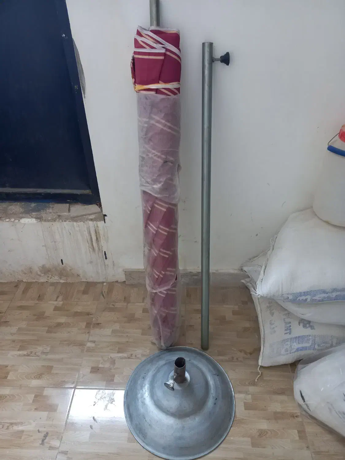 چتر دست فروش ها|کوهنوردی و کمپینگ|اهر, |دیوار