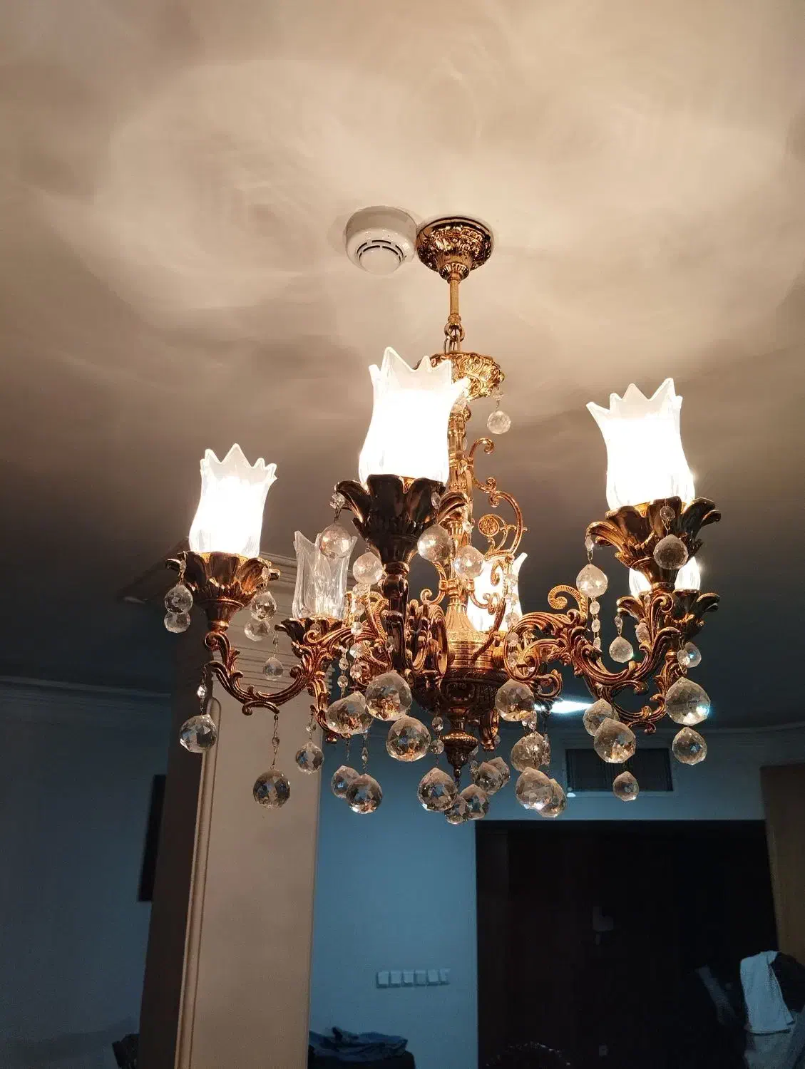 لوستر برنجی|لوستر و چراغ آویز|اصفهان, هزارجریب|دیوار