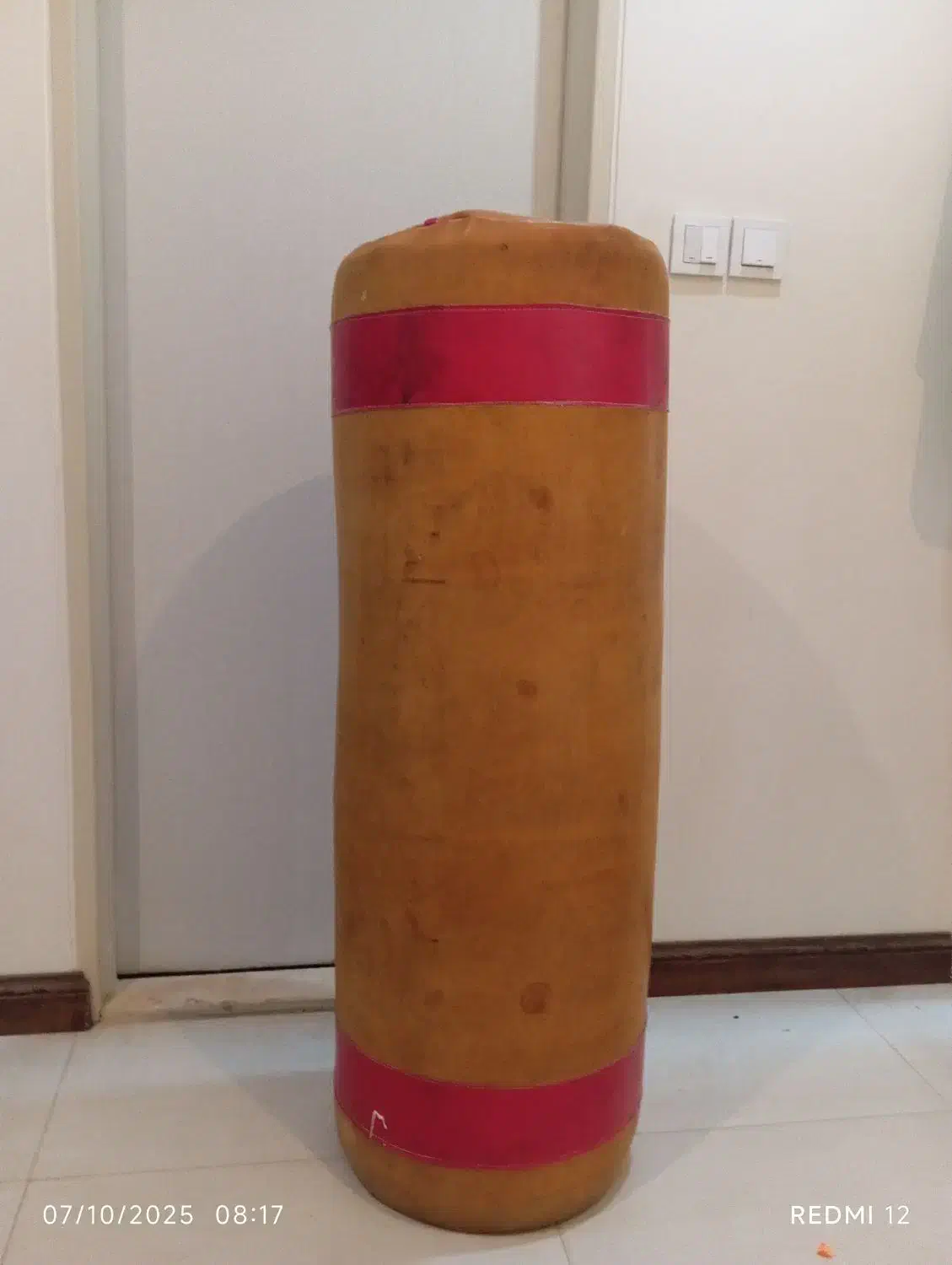 کیسه بوکس چرمی ارتفاع ۱ متر و ۸ سانتی متر قطر ۳۵|تجهیزات ورزشی|تهران, هفت چنار|دیوار