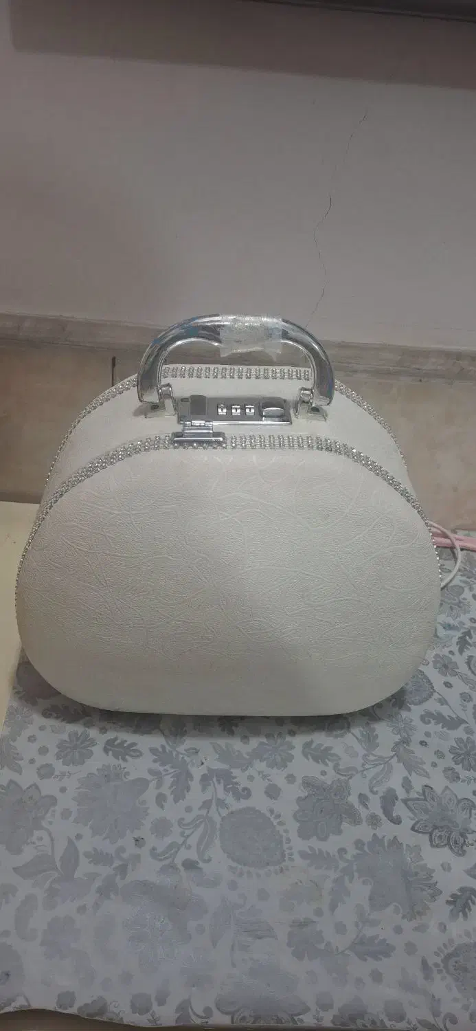 جعبه ارایش|آرایشی، بهداشتی، درمانی|قم, جوی شور|دیوار