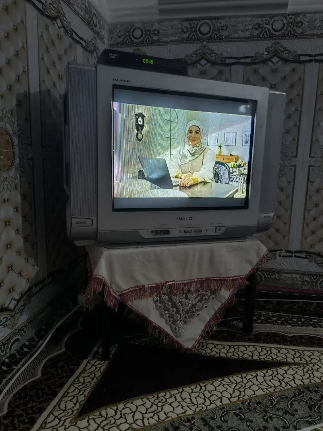 تلویزیون همراه با دیجیتال و میز|تلویزیون و پروژکتور|زاهدان, |دیوار