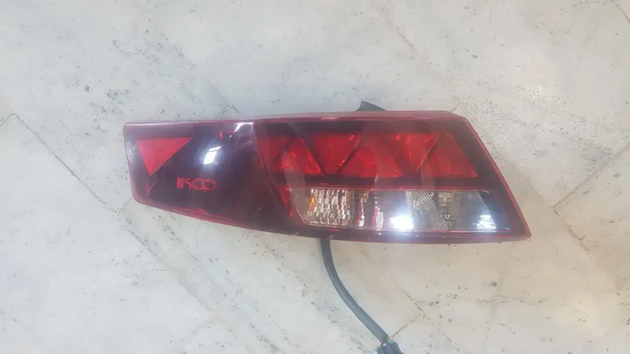 گلگیر دنا گلگیر و چراغ عقب تارا گلگیر ۲۰۷|قطعات یدکی و لوازم جانبی|تهران, شهر زیبا|دیوار