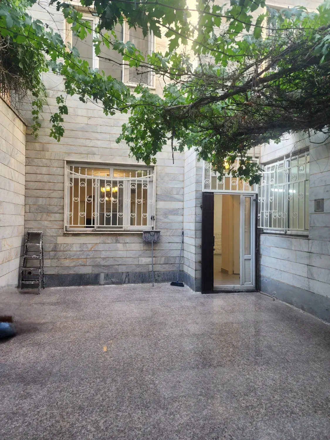 ۲۷۹ متر خانه ویلایی در ۳ طبقه سابقه ۱۰ سال کافه|فروش دفتر کار، اتاق اداری، مطب|تهران, ایرانشهر|دیوار