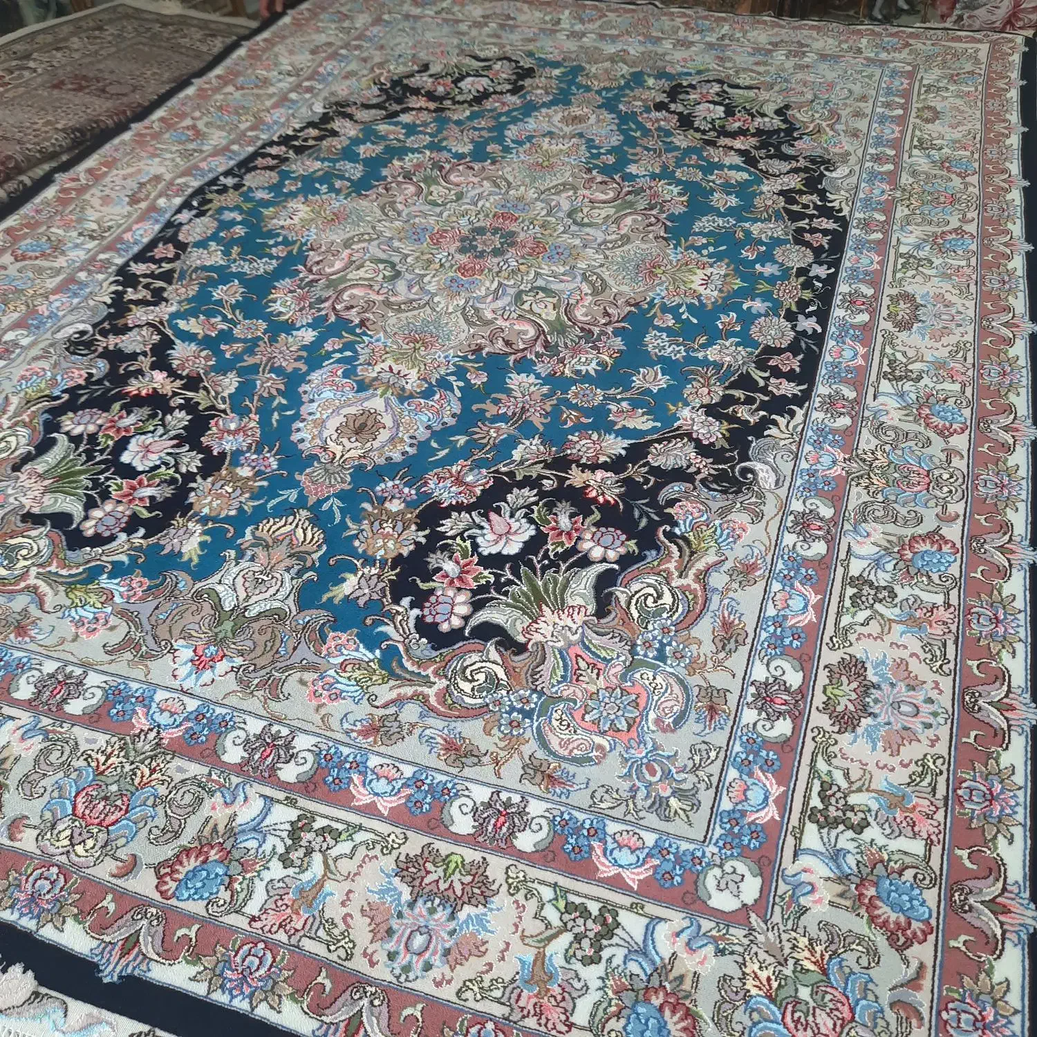 جفت فرش ۹متری دستباف طرح تبریز سالاری گل ابریشم|فرش|تهران, گلستان (شهرک راه آهن)|دیوار