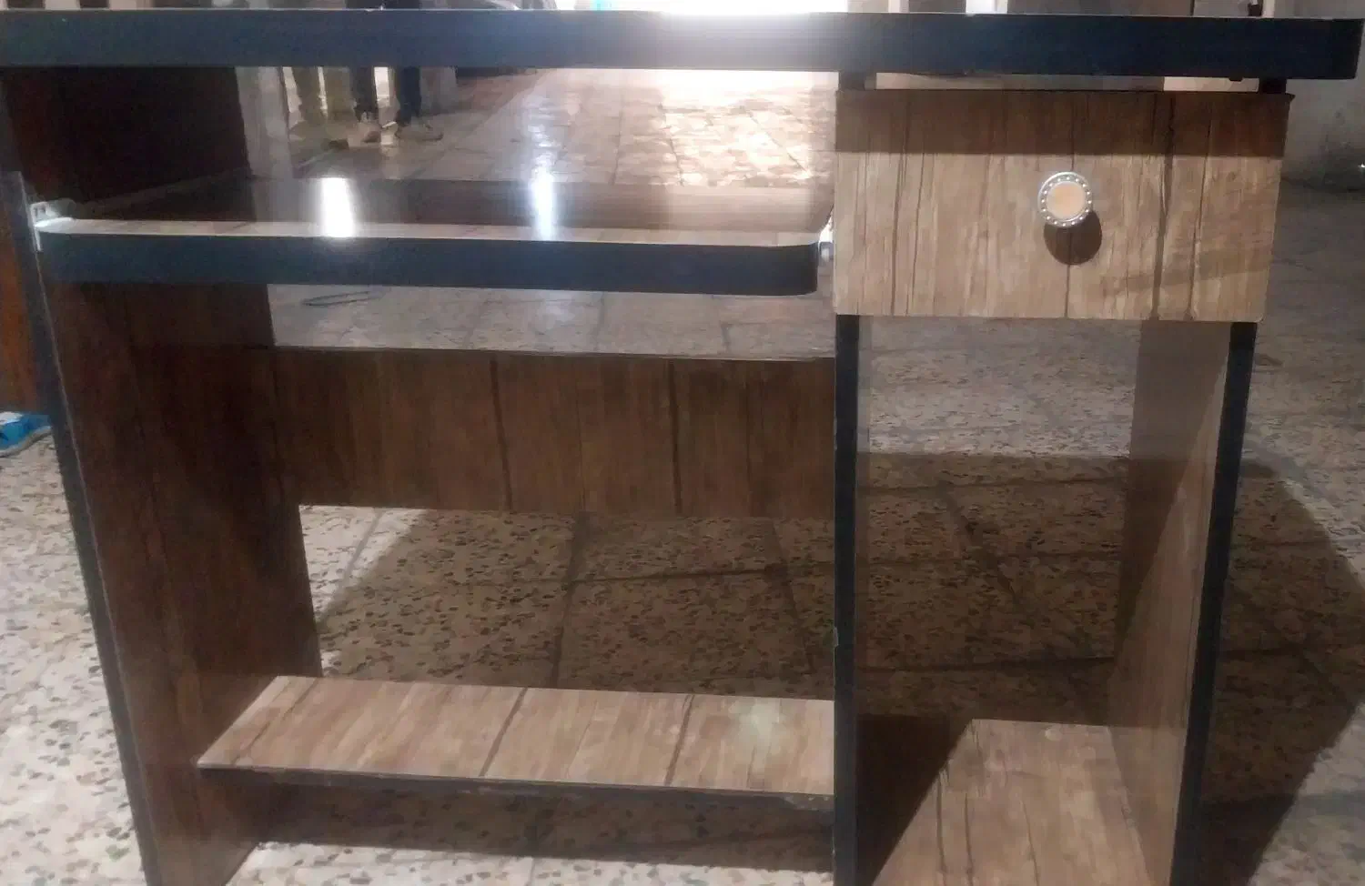 میز تحریر خیلی زیبا وشیک|میز تحریر و کامپیوتر|بندرعباس, |دیوار