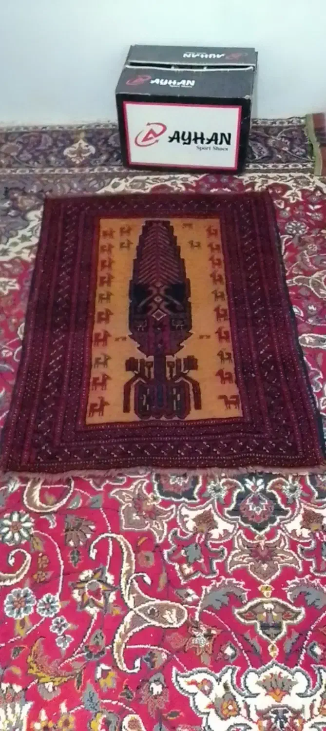 قالیچه ی دست بافت قدیمی ابعاد یک متر در یکونیم متر|فرش|گلستان (تهران), |دیوار