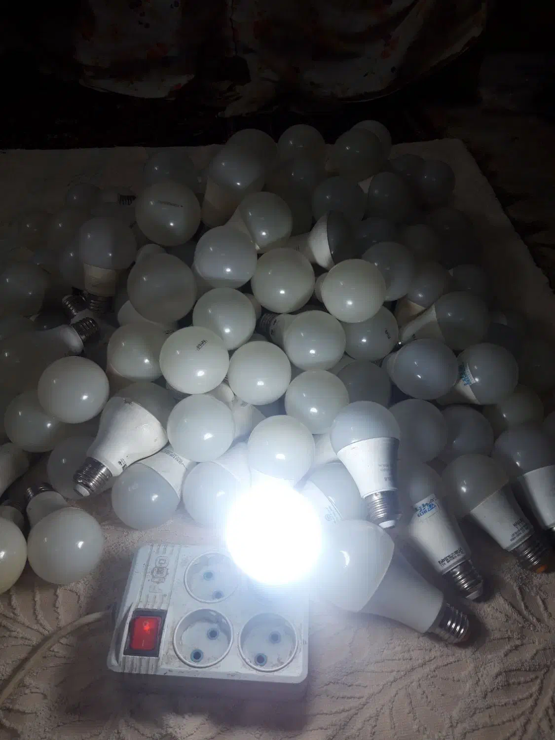 لامپ کارکرده سالم|سایر لوازم برقی|قم, نیروگاه|دیوار