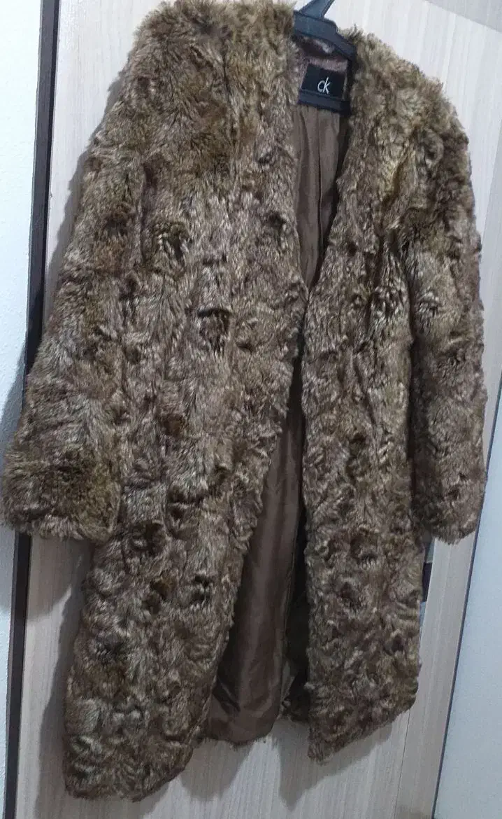 پالتو مزونی|لباس|شاهین‌شهر, مسکن مهر|دیوار