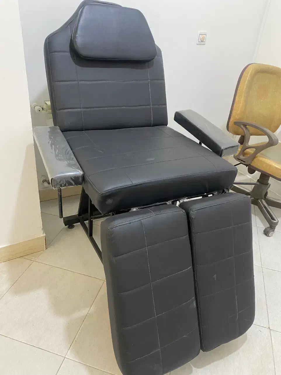 تخت تتو و کنسول|آرایشگاه و سالن‌های زیبایی|کرج, مصباح|دیوار