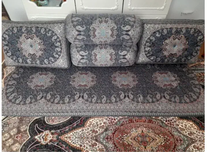 شاه نشین ۵ تکه|پشتی|هشتگرد, هیو|دیوار