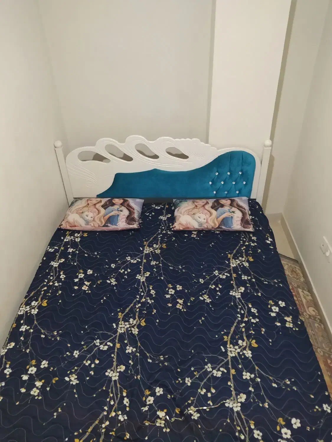 تخت خواب دو نفره|تخت و سرویس خواب|باغستان, |دیوار