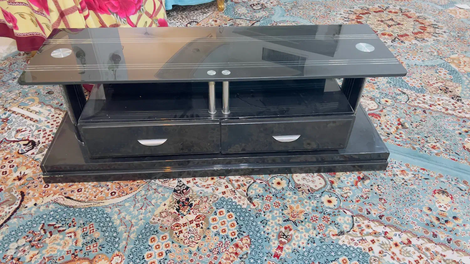 میز تلویزیونی کاملا سالم|میز تلویزیون|شیراز, میرزاکوچک خان|دیوار