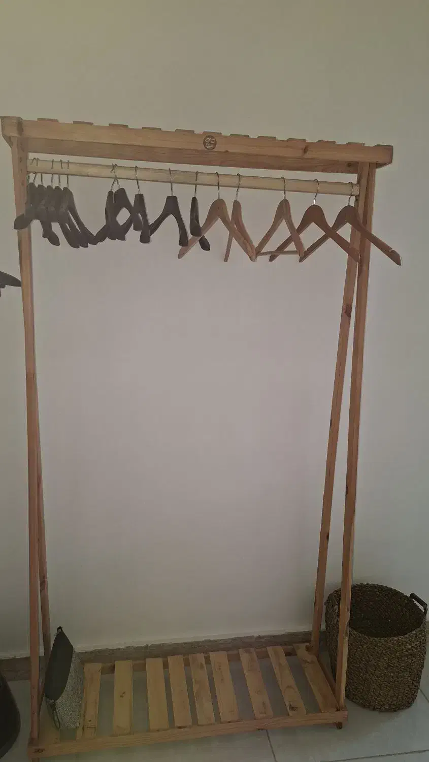 رگال تمام چوب|بندرخت و رخت‌آویز|رشت, کوی حسینی|دیوار