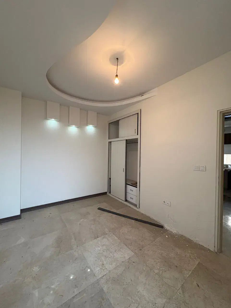 ۹۵ متر/نوساز کلید نخورده/تک واحدی/گذر برند غربی ها