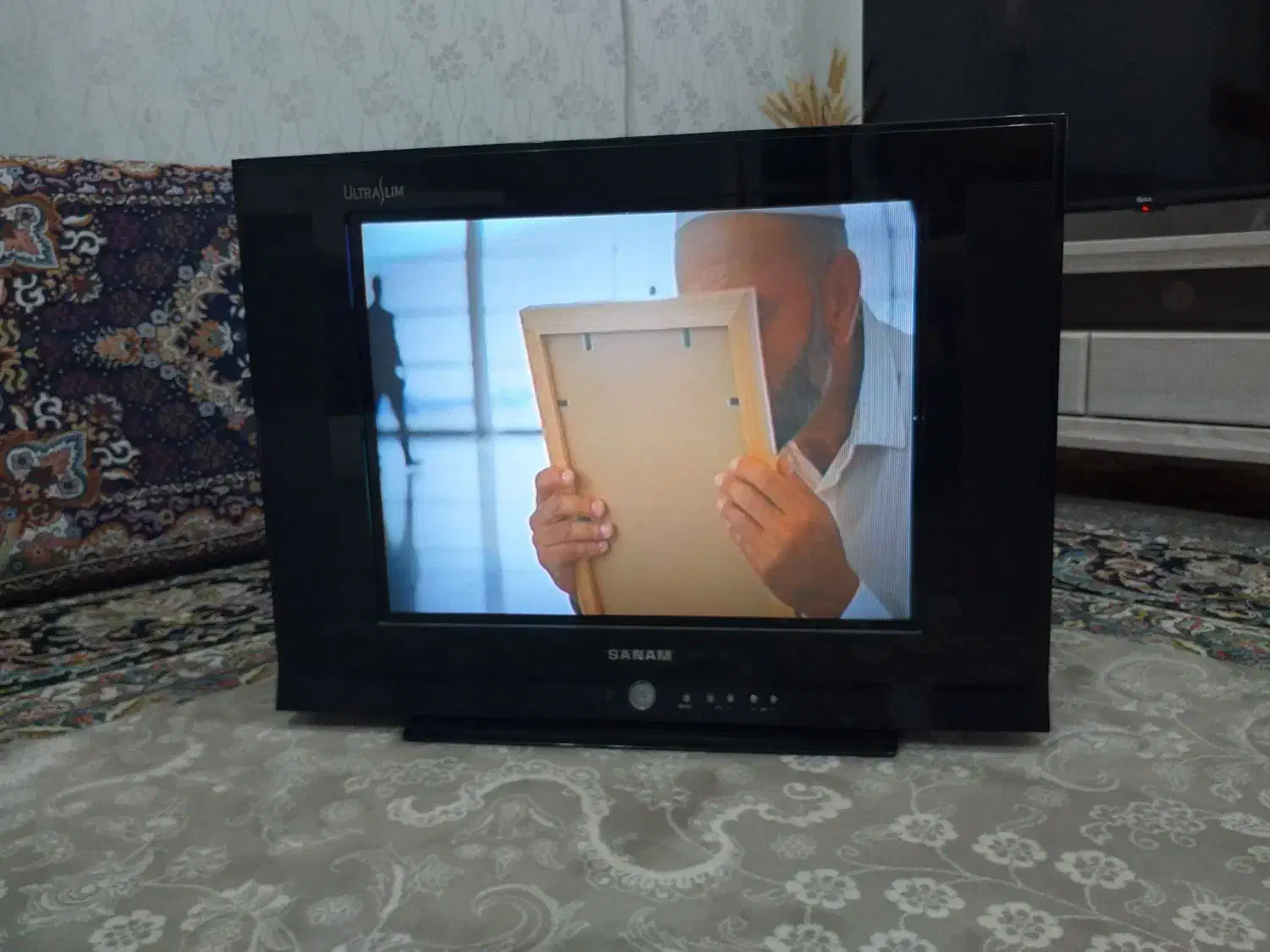 تلوزیون ۲۱ صنام|تلویزیون و پروژکتور|فومن, |دیوار