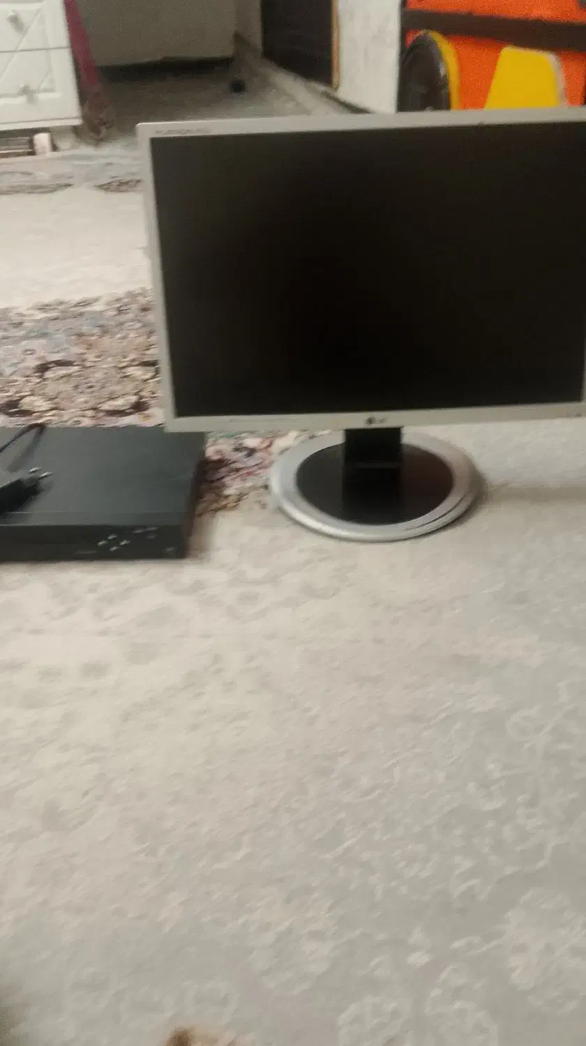 مانیتور به ۱۹ ال جی و دستگاه DVR|قطعات و لوازم جانبی رایانه|اسلام‌شهر, مطهری|دیوار