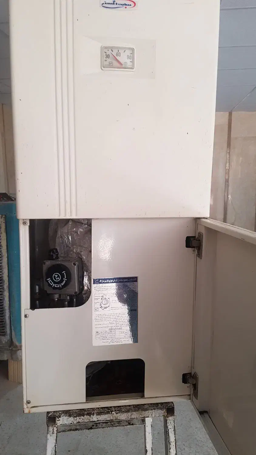 ابگرمکن دیواری ۵۰ لیتری|آبگرمکن، پکیج، شوفاژ|شیراز, شهرک صدا و سیما|دیوار