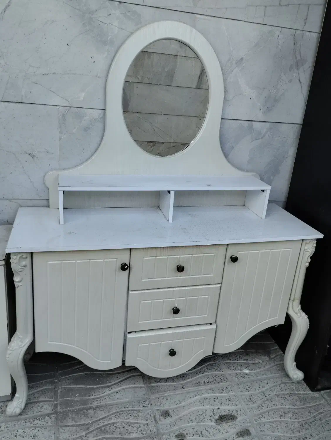 میز آرایشی در حد نو|آرایشگاه و سالن‌های زیبایی|قروه, |دیوار