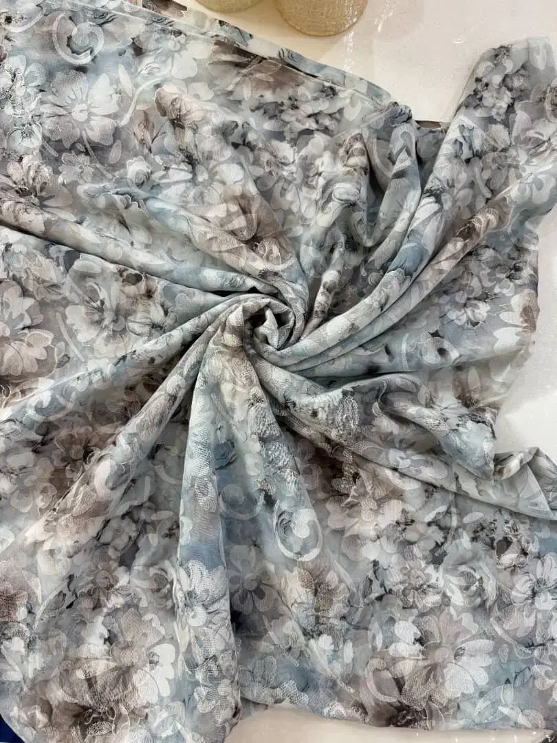 پنج قواره چادر درجه یک|لباس|کرج, ساسانی (قلمستان)|دیوار