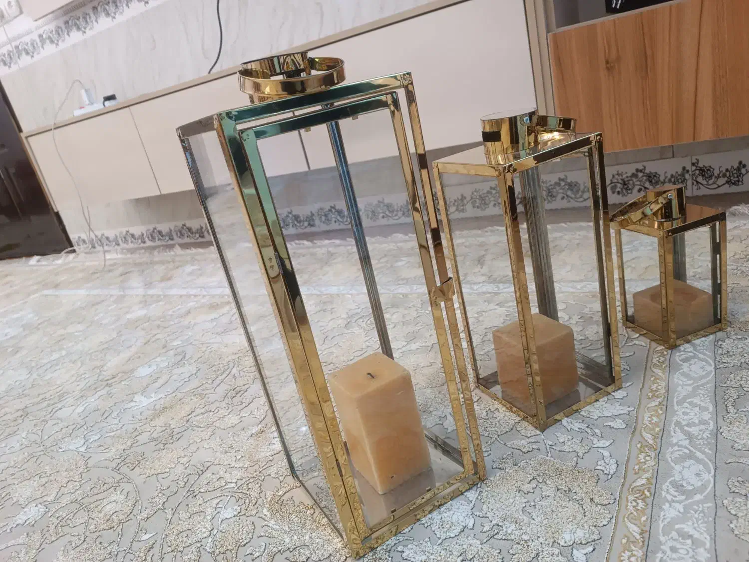 فانوس طلایی کنار سالنی رنگ ثابت|صنایع دستی و سایر لوازم تزئینی|جوانرود, |دیوار