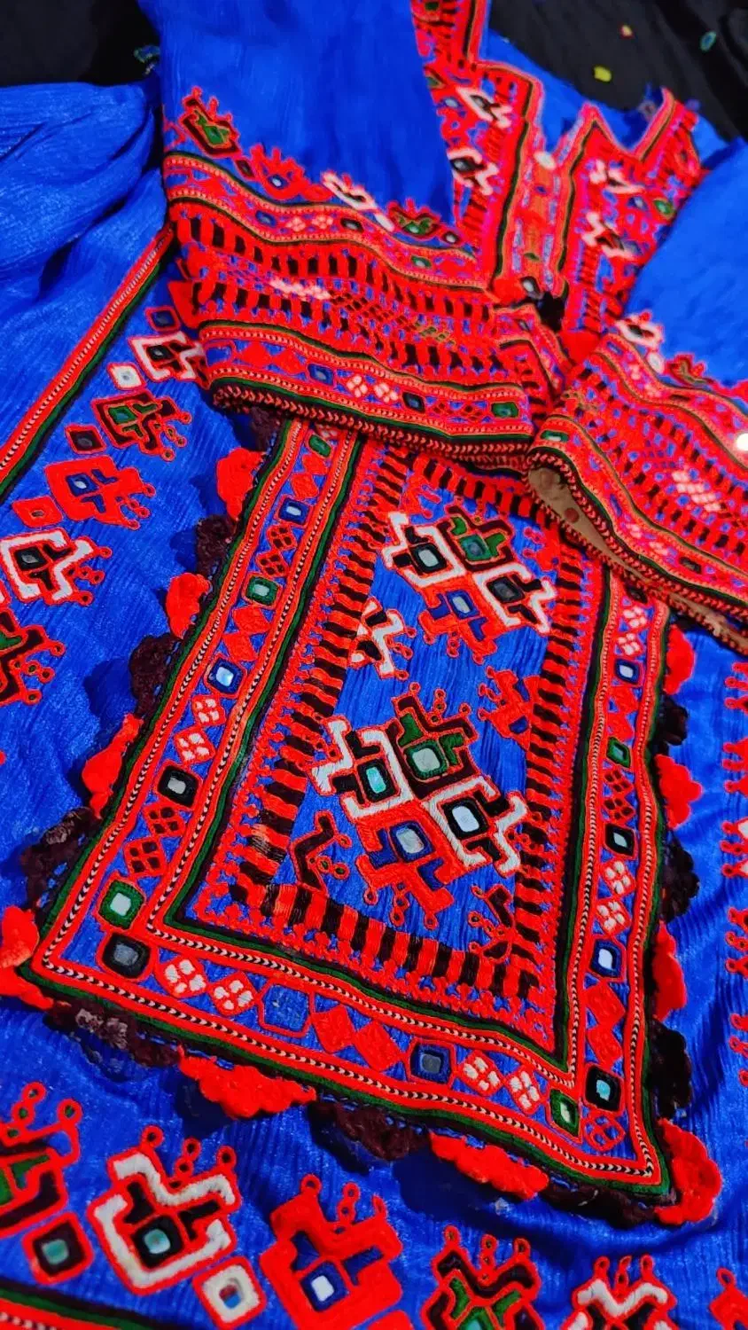 لباس|لباس|جالق, |دیوار