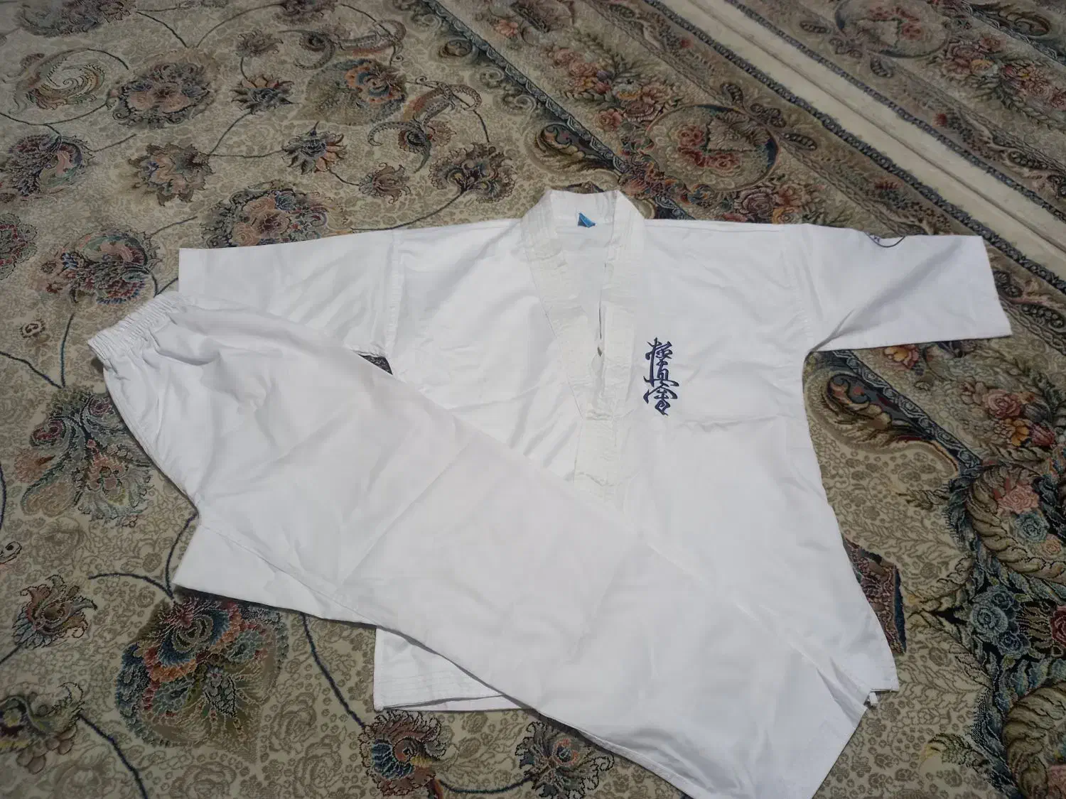 لباس کارته کیوکوشین|لباس|گلبهار, شهر جدید گلبهار|دیوار