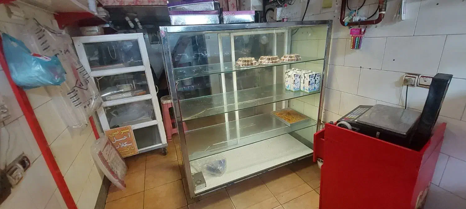 ویترین خشک|فروشگاه و مغازه|رشت, استقامت ۲|دیوار