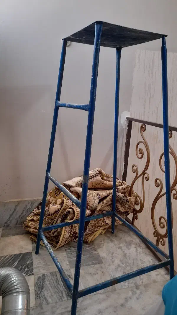 چهار پایه آهنی محکم و درحد|صندلی و نیمکت|بروجرد, |دیوار