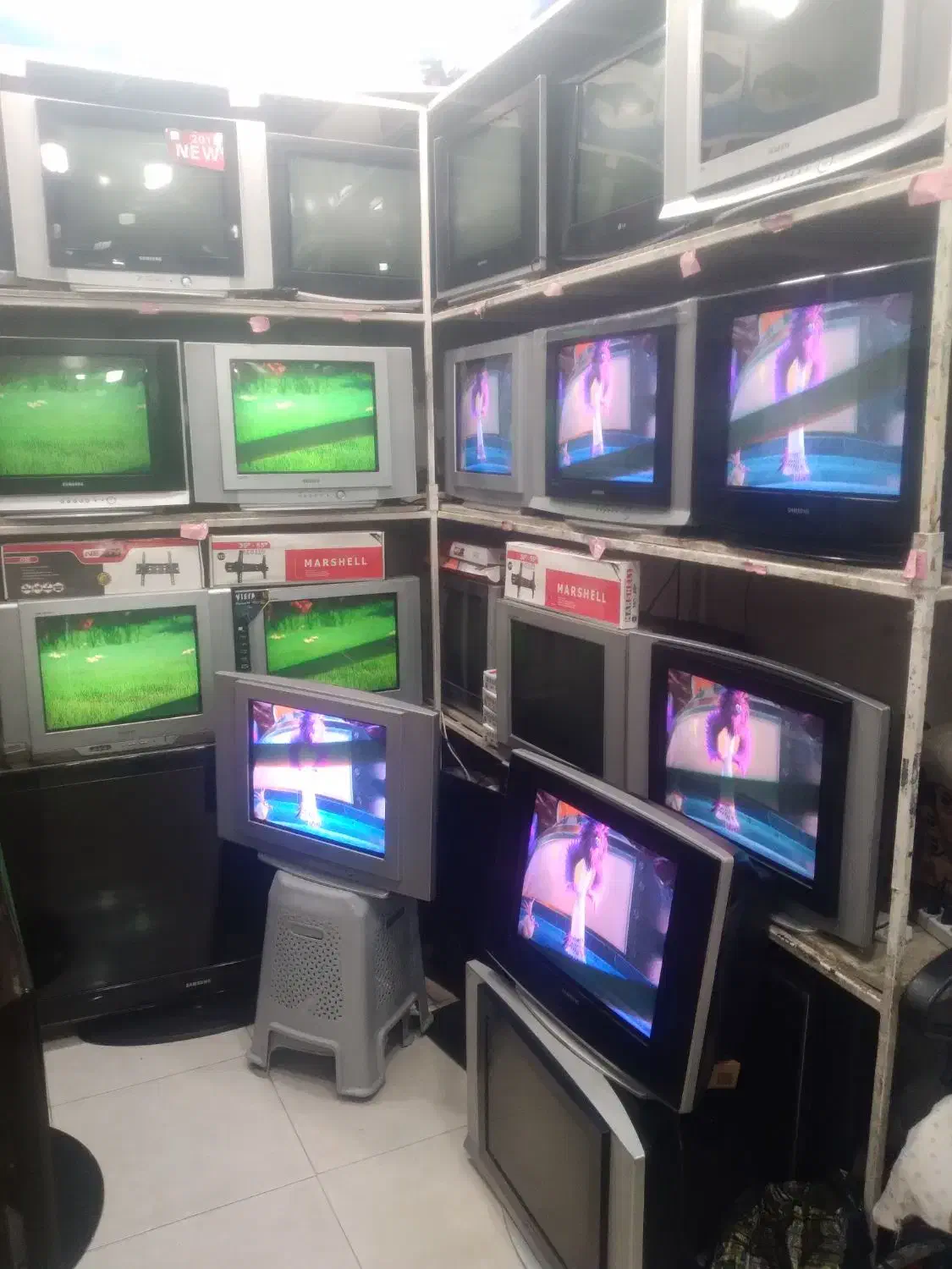 تلویزیون 21 اینچ|تلویزیون و پروژکتور|زاهدان, |دیوار