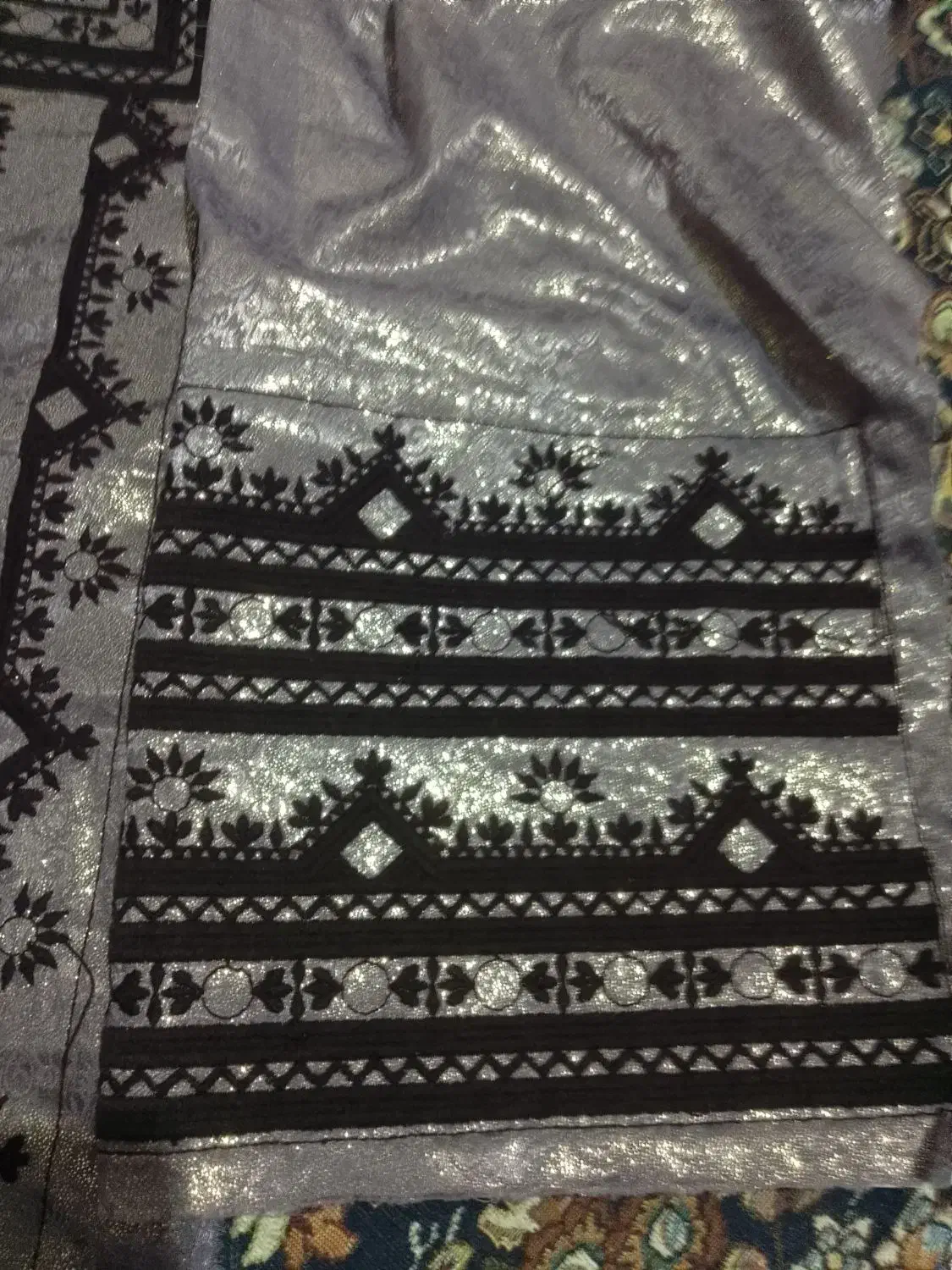 لباس چرخی سیاه دوز|لباس|ایرانشهر, |دیوار