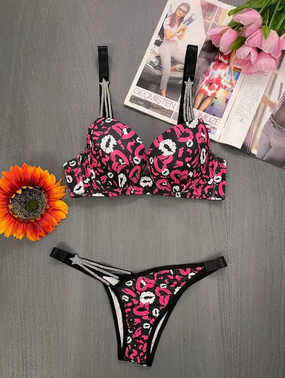 لباس زیر بانوان|لباس|بومهن, |دیوار