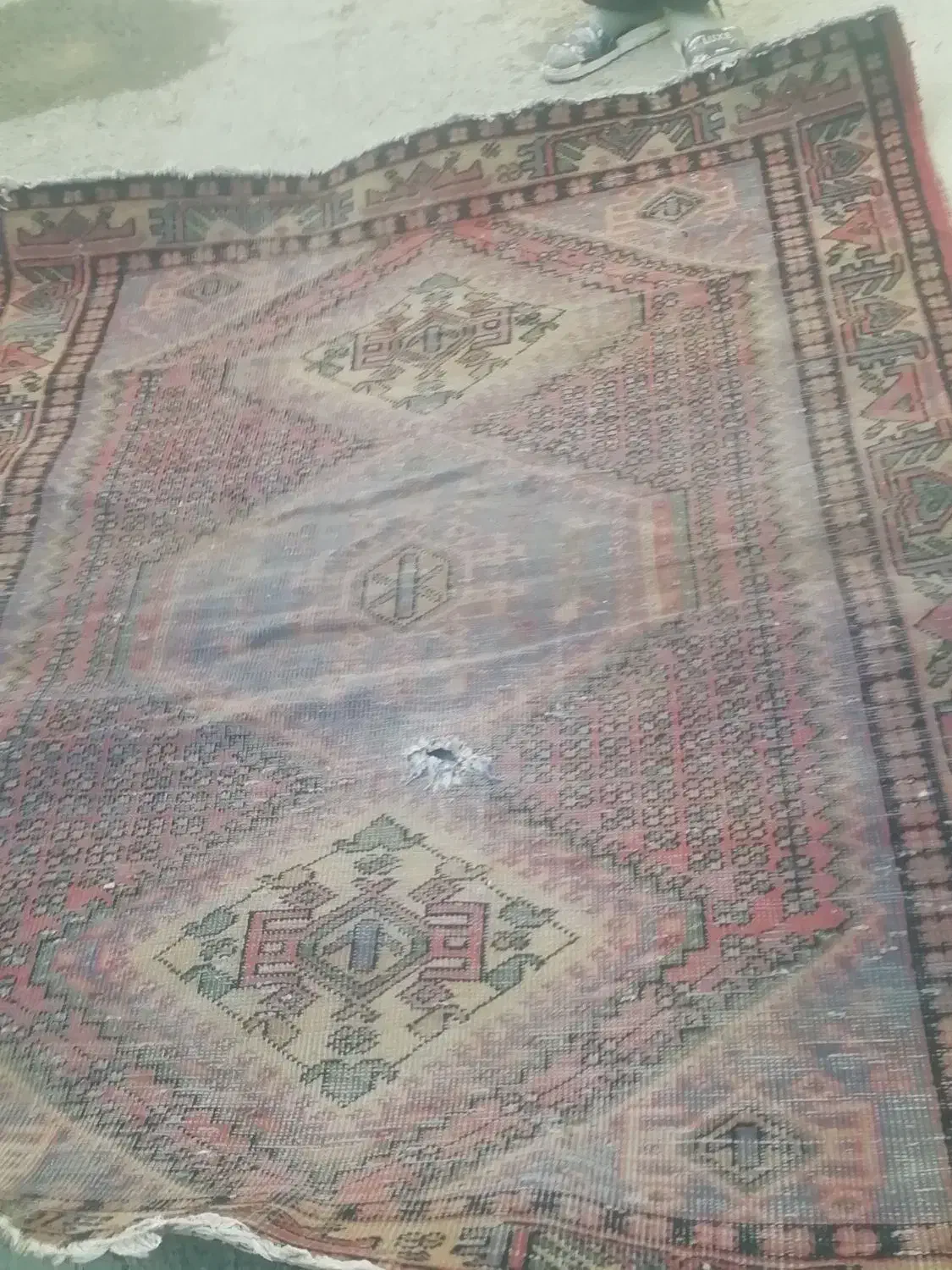 فروش قالیچه دست باف بسیار قدیمی|فرش|اصفهان, مهدیه|دیوار