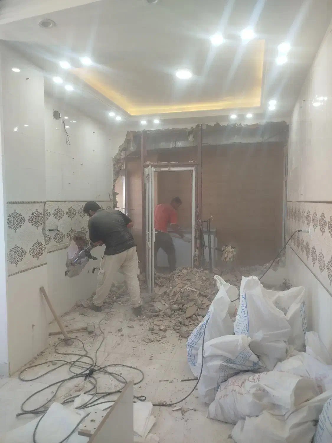 تخریب وتعمیرات تخصصی خونه قدیمی بازسازی با 13تجربه|خدمات پیشه و مهارت|ایلام, |دیوار