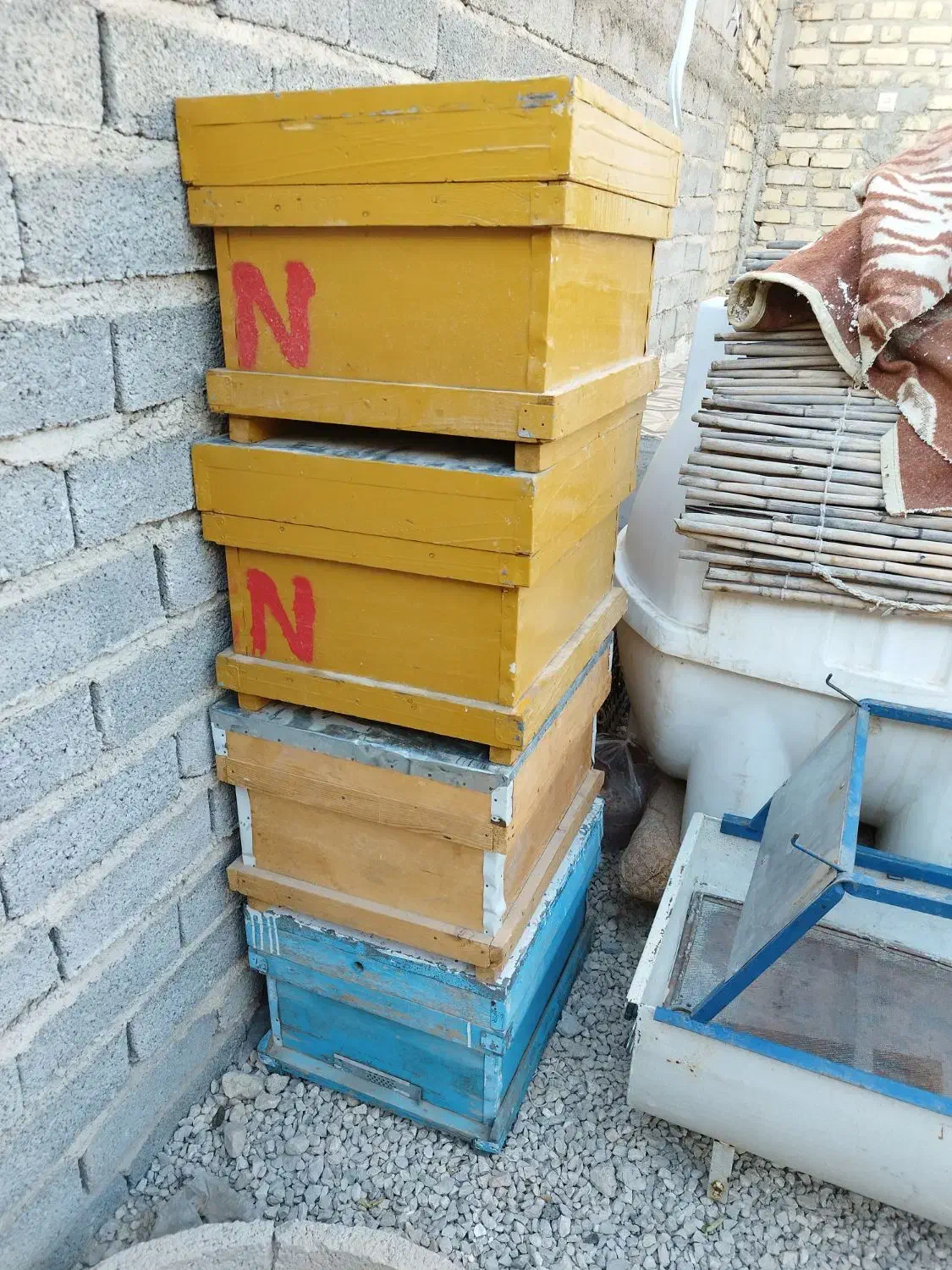 استراکتور شش قاب ، چهارعدد کندوی نو|لوازم جانبی حیوانات|فیروزآباد (فارس), |دیوار