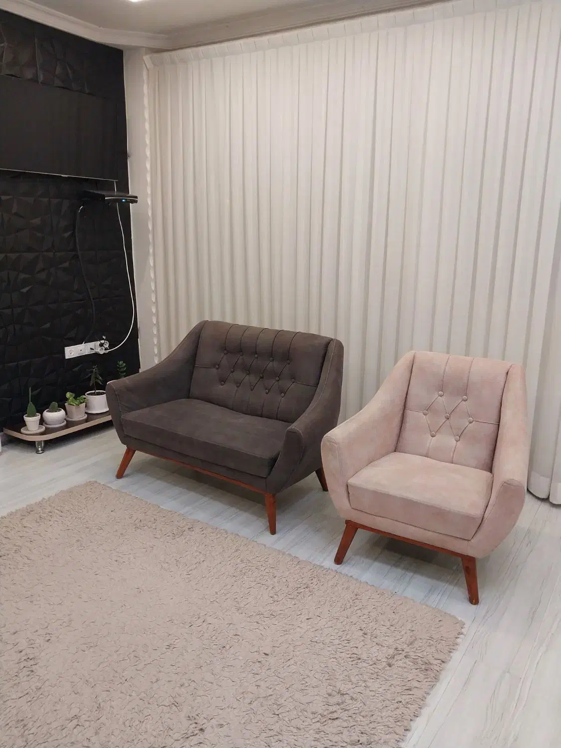 مبلمان چستر ۷نفره با کوسن|مبلمان خانگی و میز عسلی|رشت, باهنر|دیوار