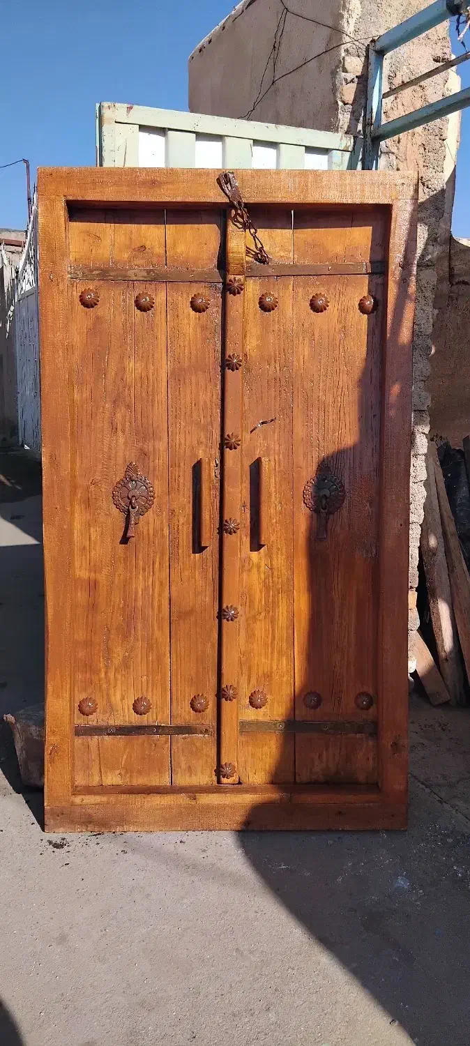 در قدیمی|کلکسیون اشیاء عتیقه|مشهد, مصلی (کارمندان اول)|دیوار