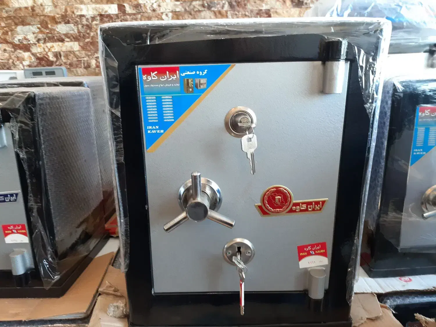 فروشگاه صندوق نسوز|ابزارآلات|لاهیجان, شیشه گران|دیوار