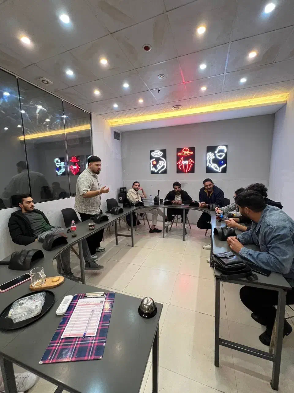 میز گرد|فروشگاه و مغازه|گلبهار, شهر جدید گلبهار|دیوار