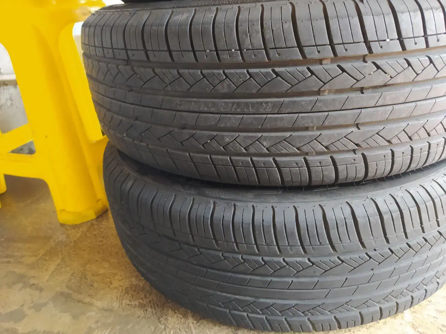 لاستیک سایز 215 رینگ 17|قطعات یدکی و لوازم جانبی|رشت, معلولین|دیوار