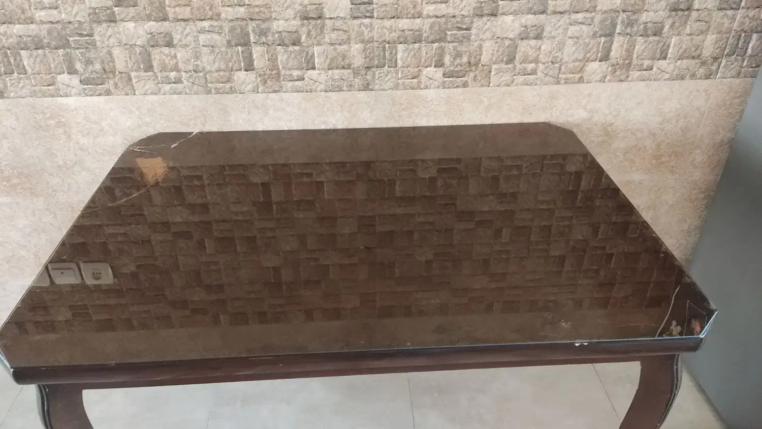 میز|میز و صندلی غذاخوری|اصفهان, کوی ولی عصر|دیوار